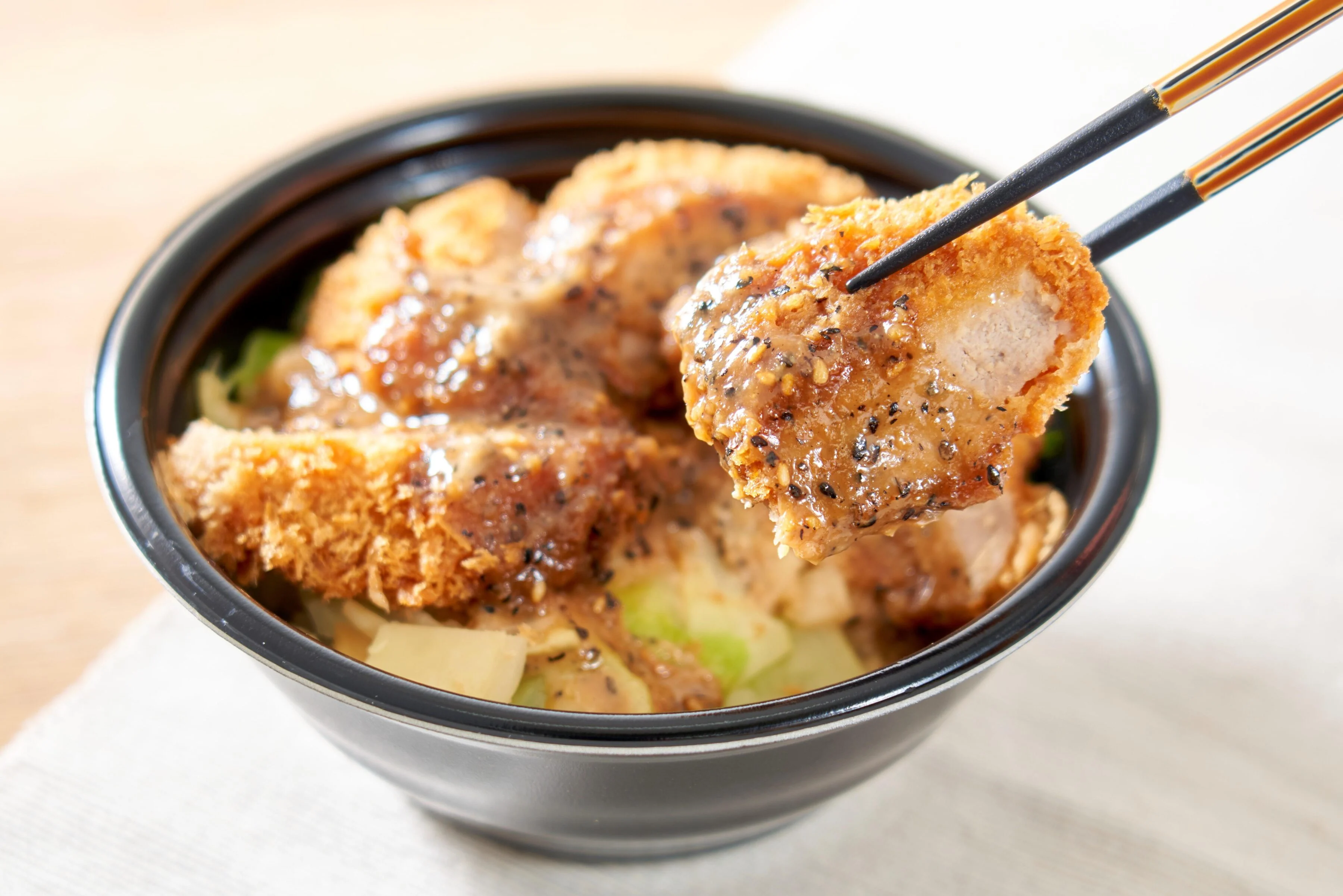 「ごまだれヒレかつ丼」発売