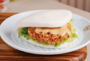 スパイシーチキンパオ　Spicy Chicken Katsu Bun