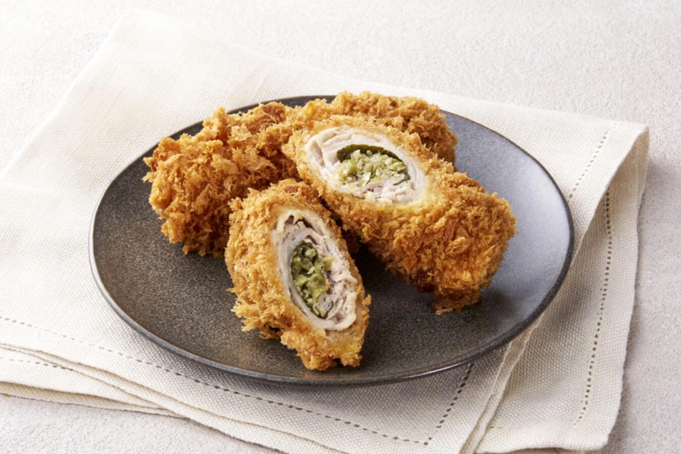 「安曇野産茎わさびの巻きかつ」を8/26(水)より期間限定で発売