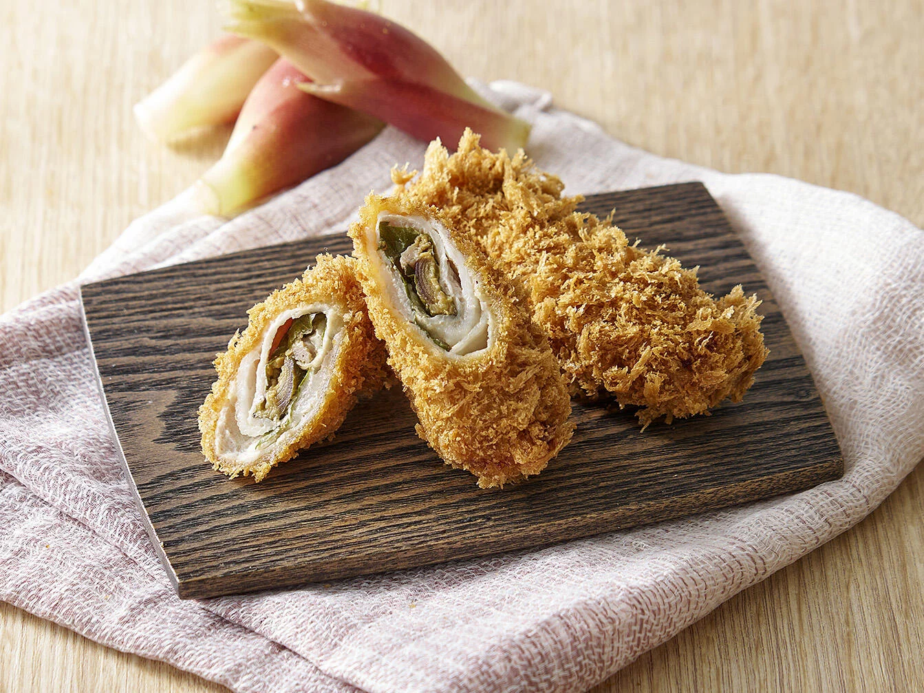 「高知県産みょうがの巻きかつ」を9/30（水）より期間限定で発売